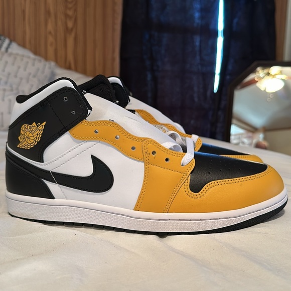 Men’s Jordan 1 Retro in Yellow Ochre size 11 - Picture 2 of 3